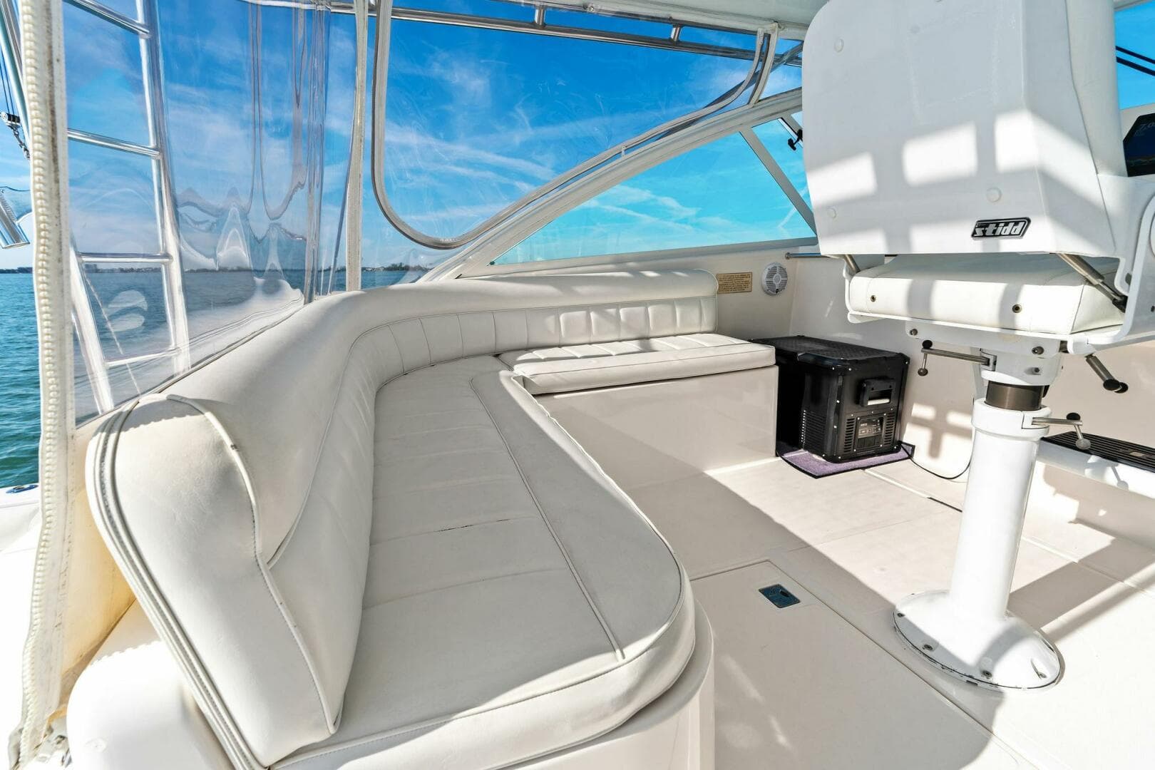 2005 40 Cabo Express - Miss B Halvin