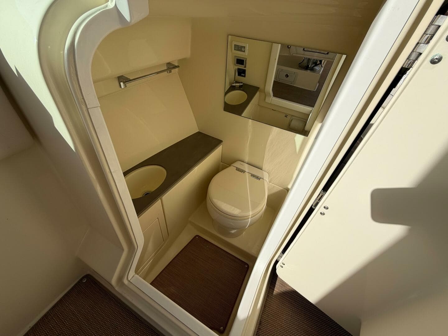 2023 Chris-Craft 28 Launch GT