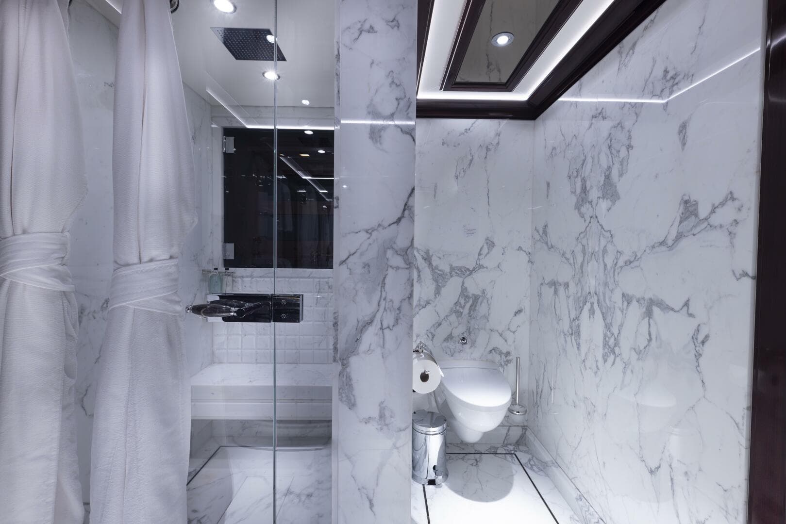 Twin Cabin Port Forward en suite 