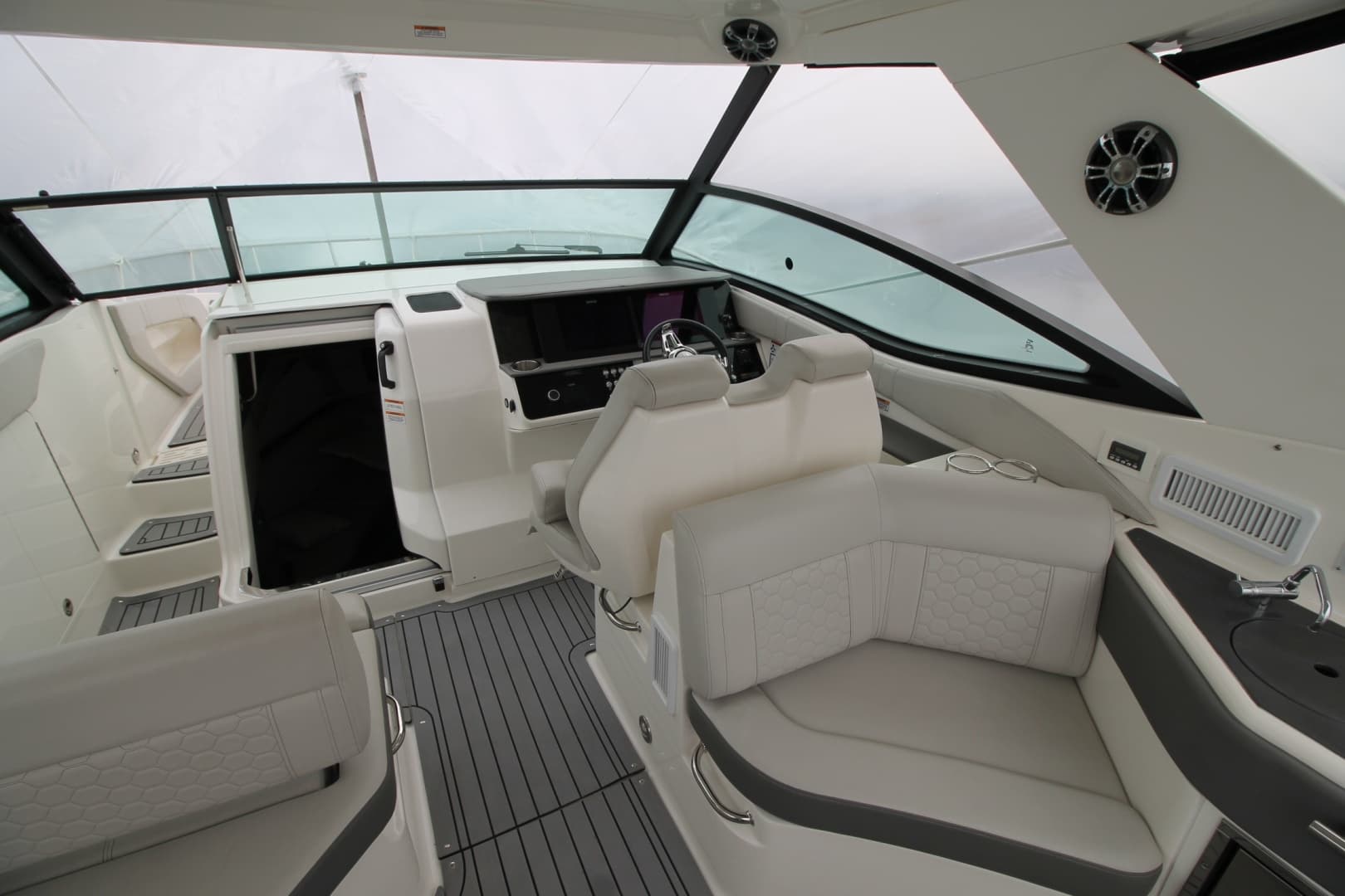 2020 Sea Ray Sundancer 320