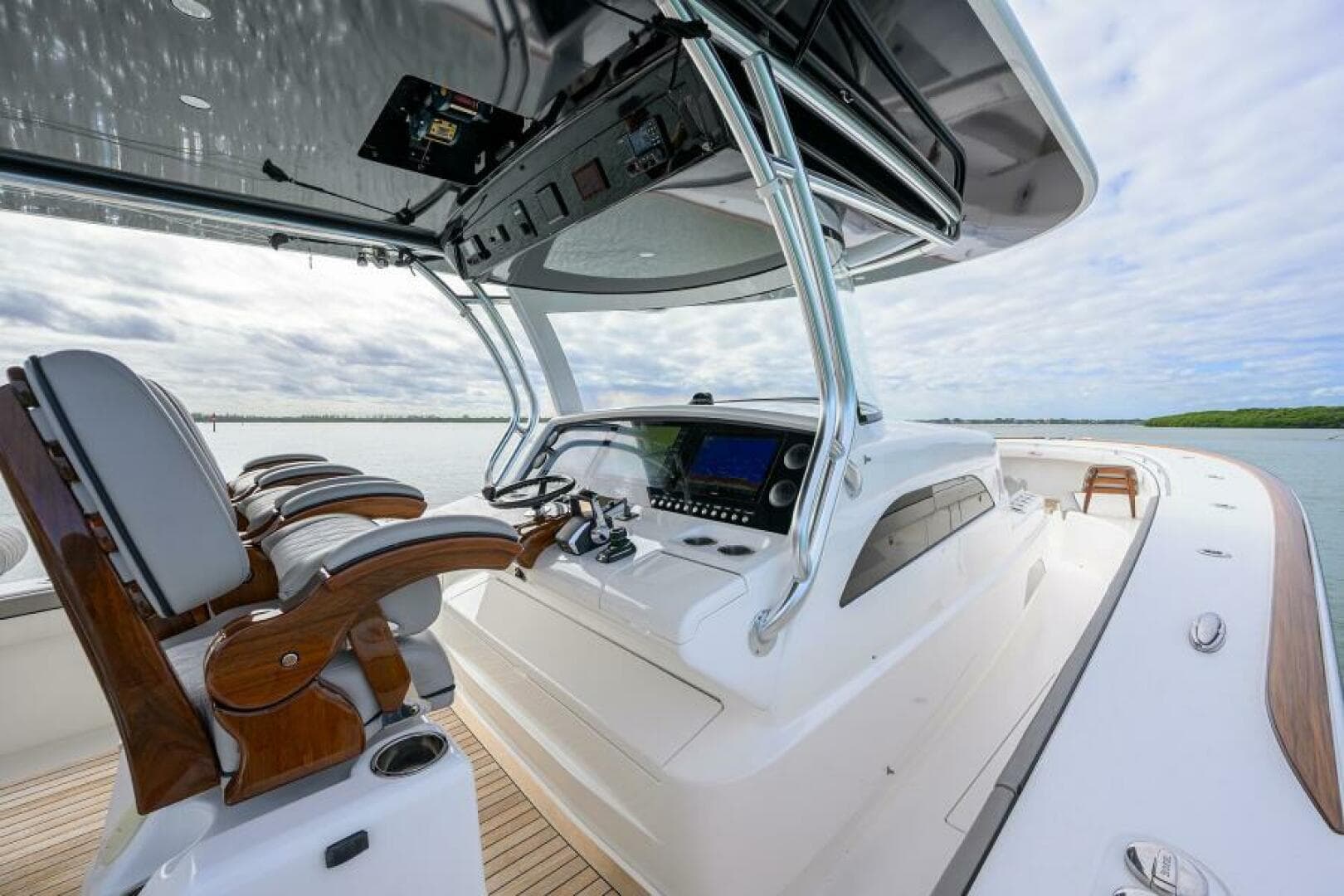Valhalla 46 - Starboard Helm Station & Seating