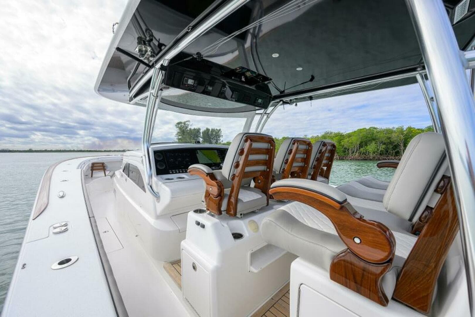 Valhalla 46 - Port Side Helm Seating