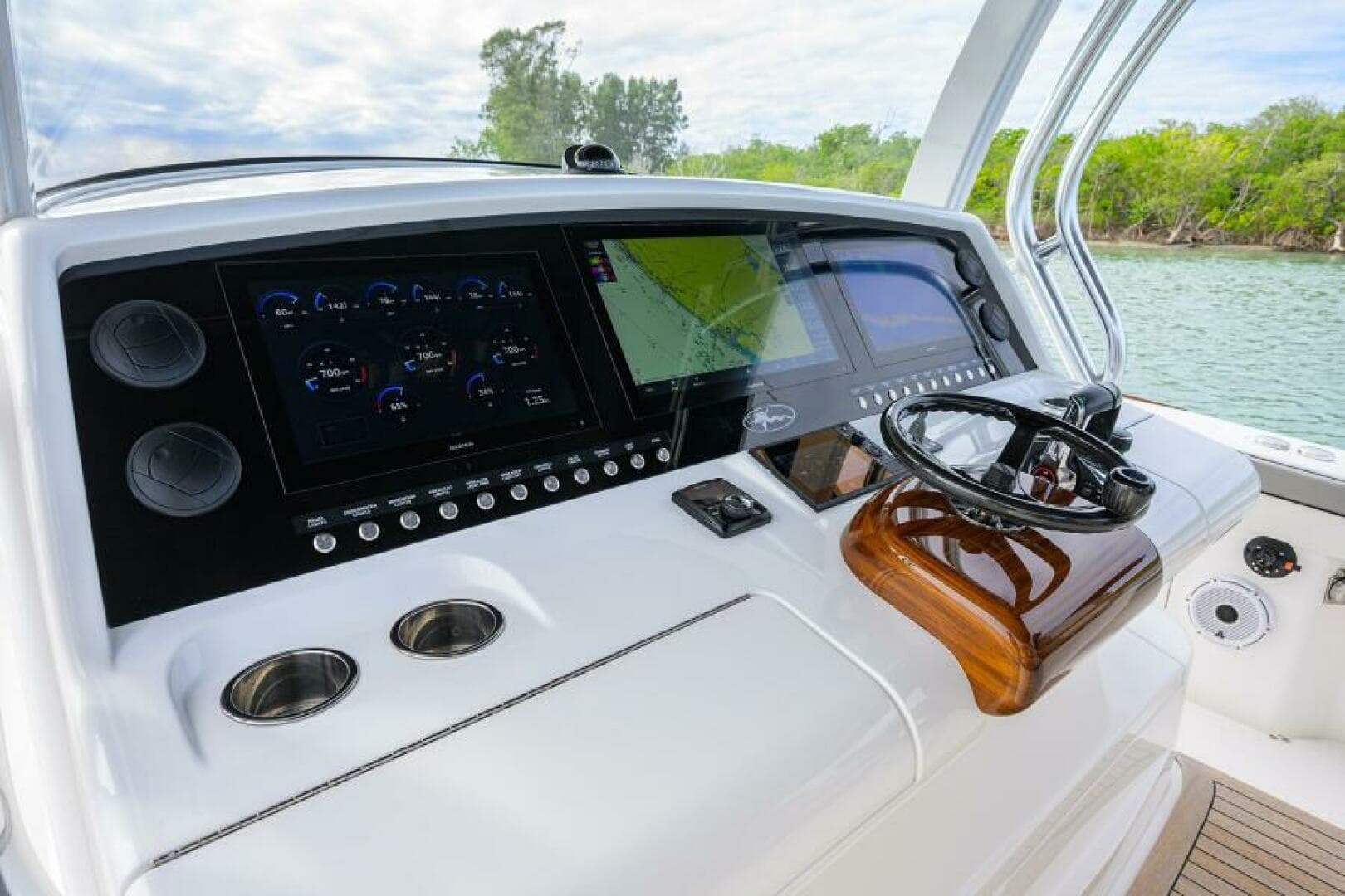 Valhalla 46 - Helm Station