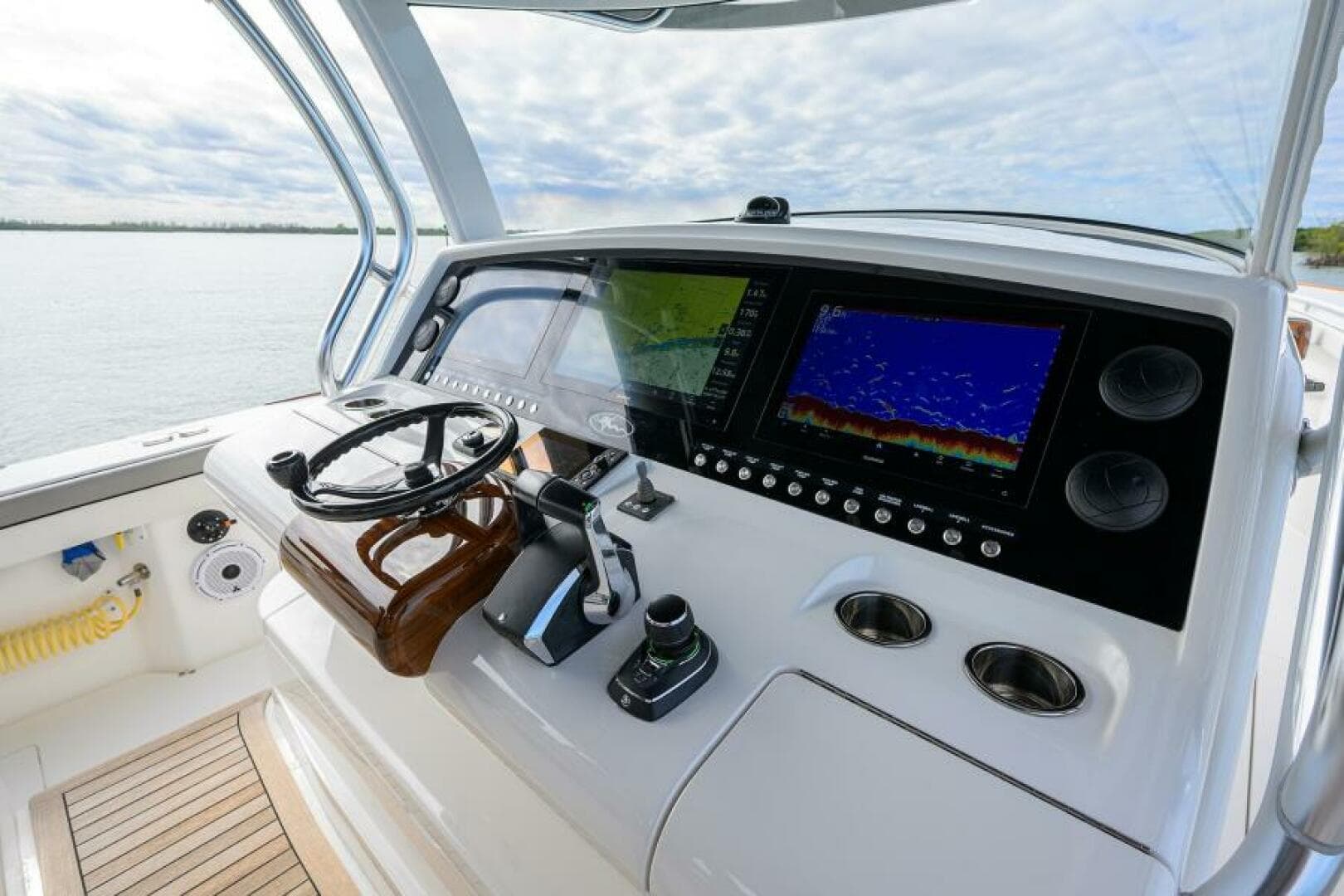 Valhalla 46 - Helm Station