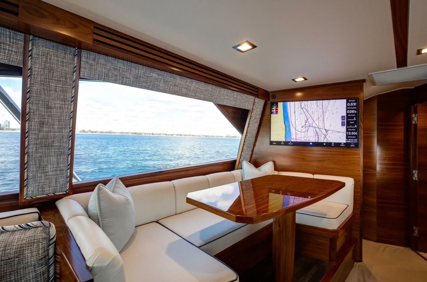 2024 Viking 68 Convertible