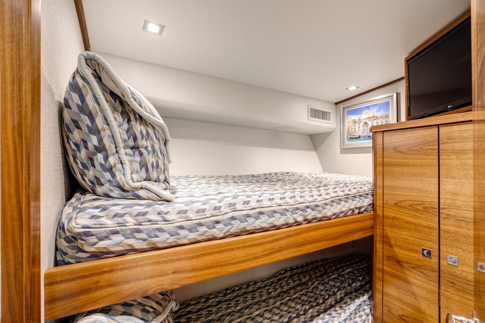 2024 Viking 68 Convertible