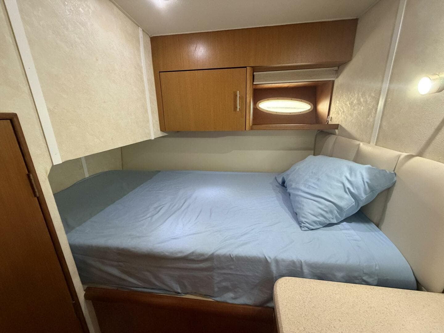 2001 Ocean Yachts 40 Express Bridge