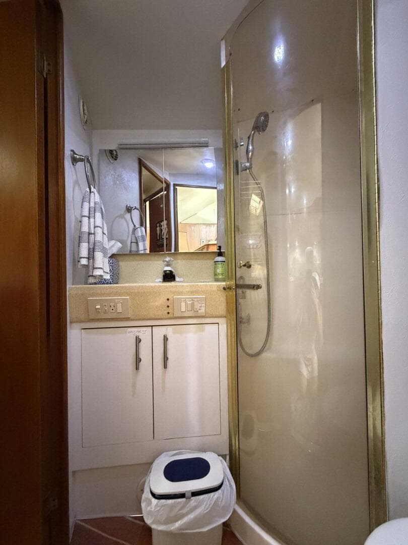 2001 Ocean Yachts 40 Express Bridge