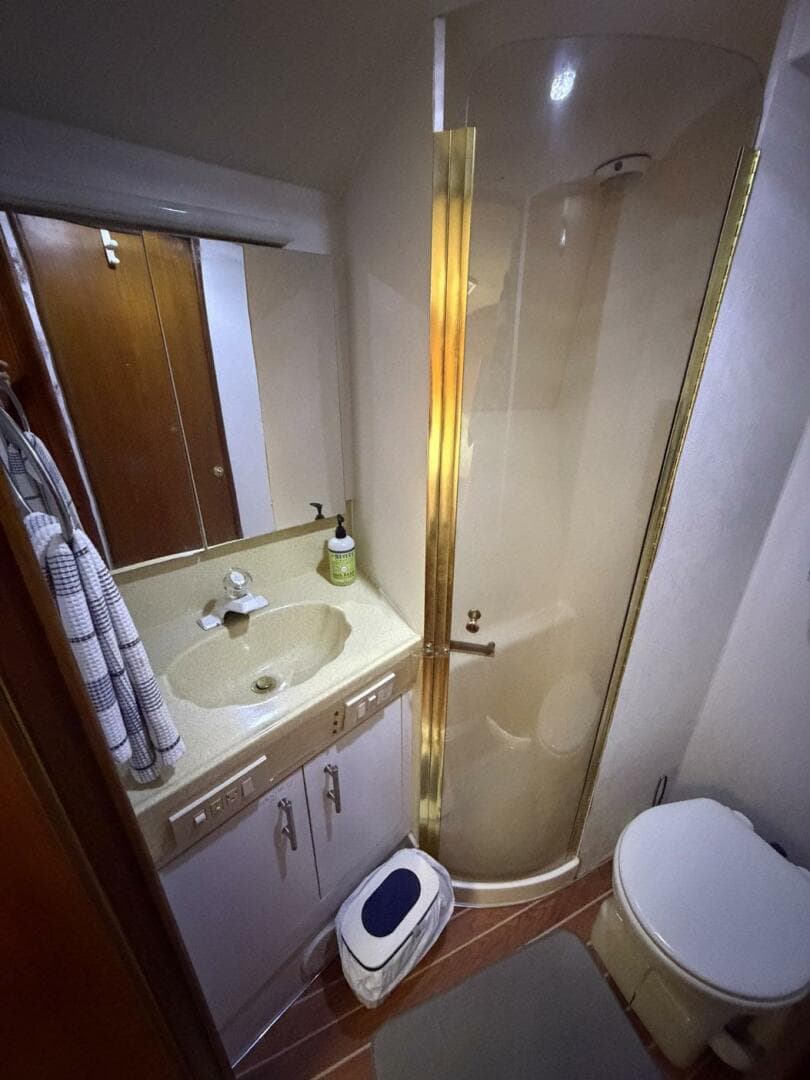 2001 Ocean Yachts 40 Express Bridge