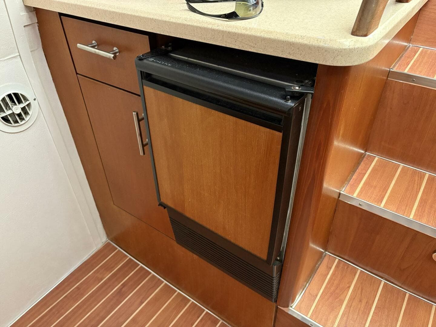 2001 Ocean Yachts 40 Express Bridge