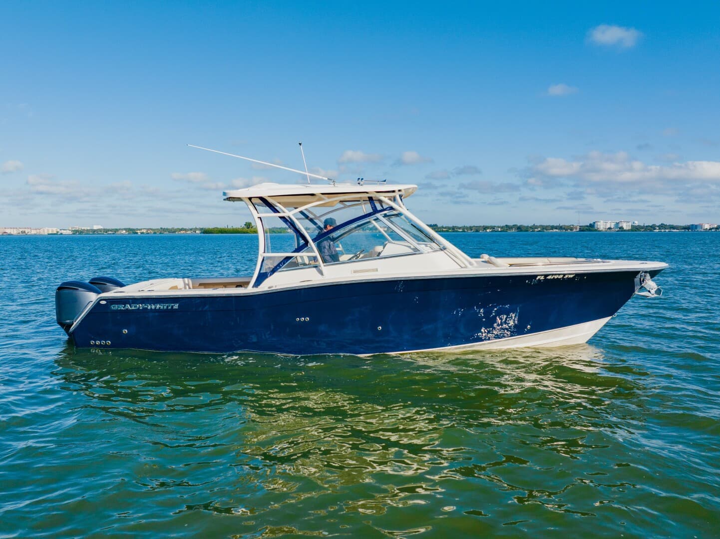 2013 Grady-White 335 Freedom