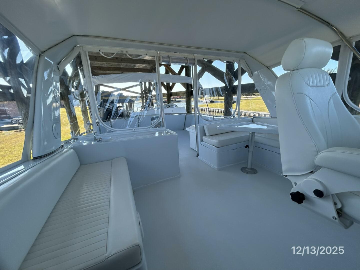 60' Jefferson flybridge aft1