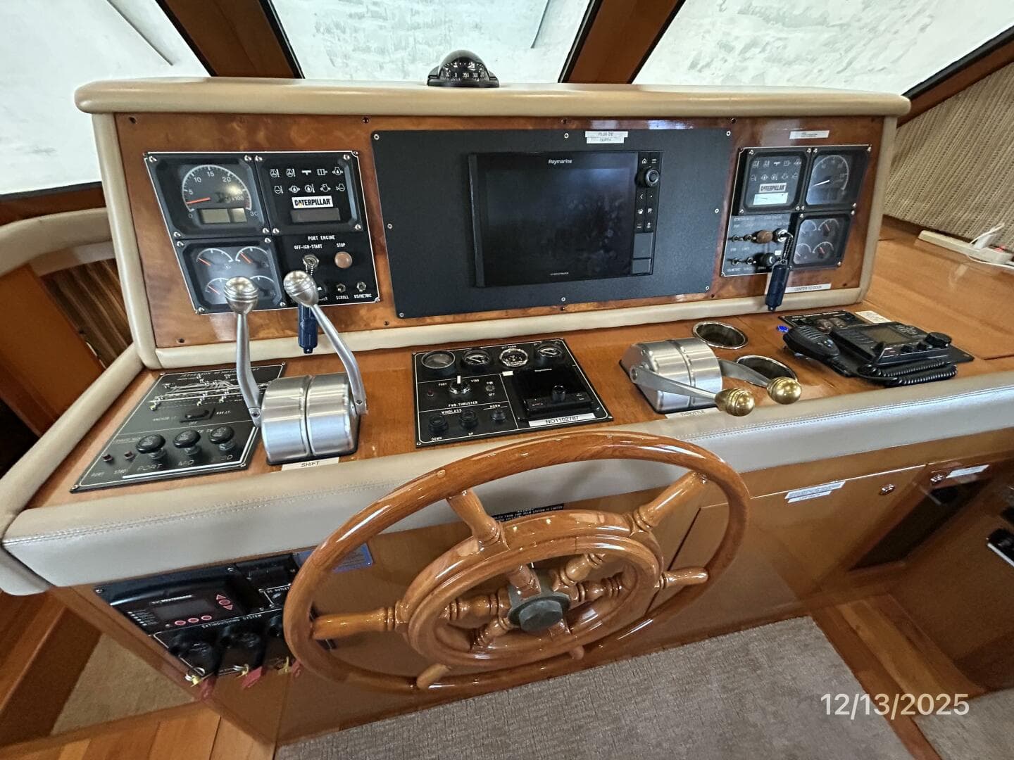 60' Jefferson pilothouse helm3