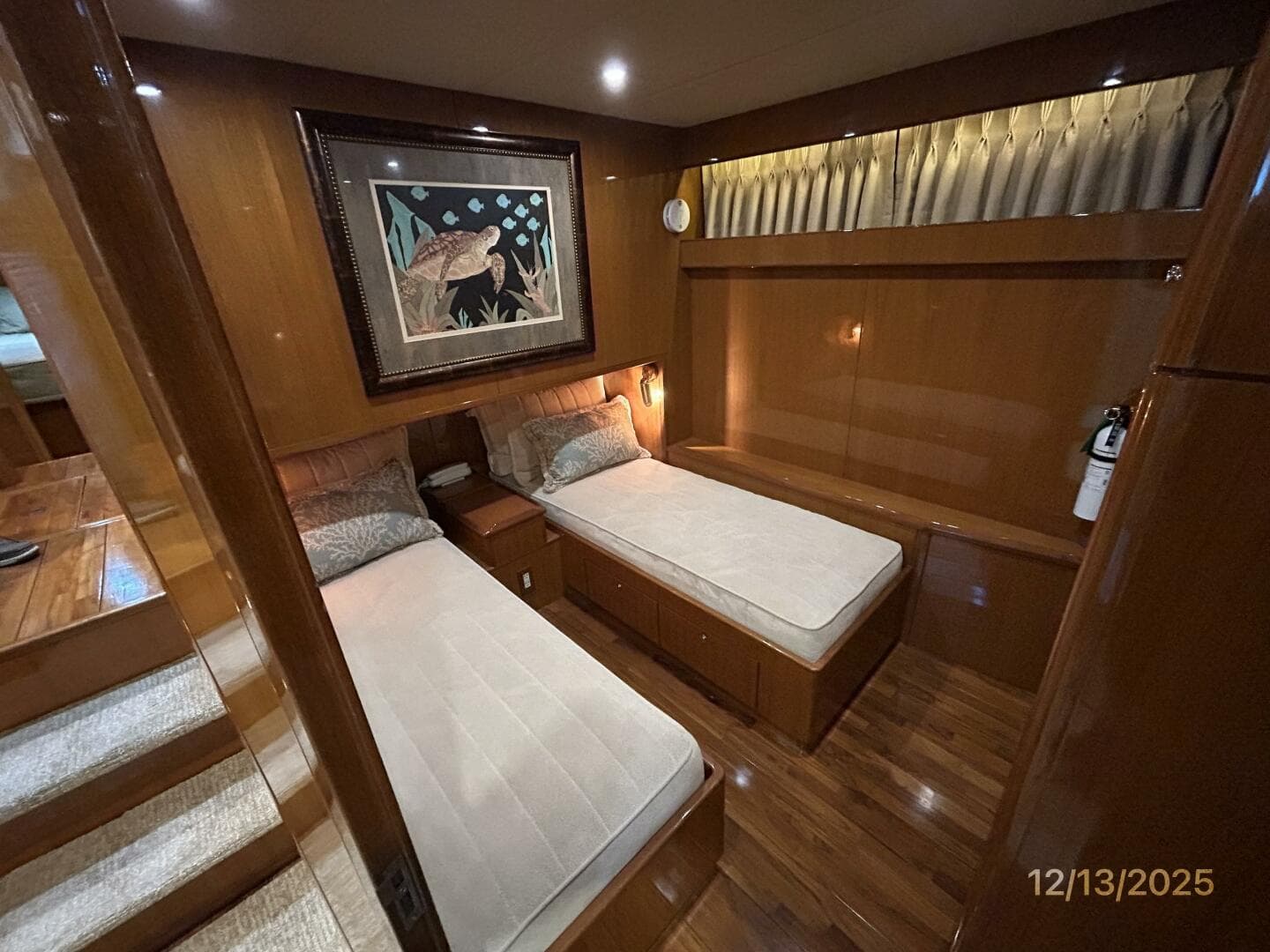 60' Jefferson starboard guest stateroom