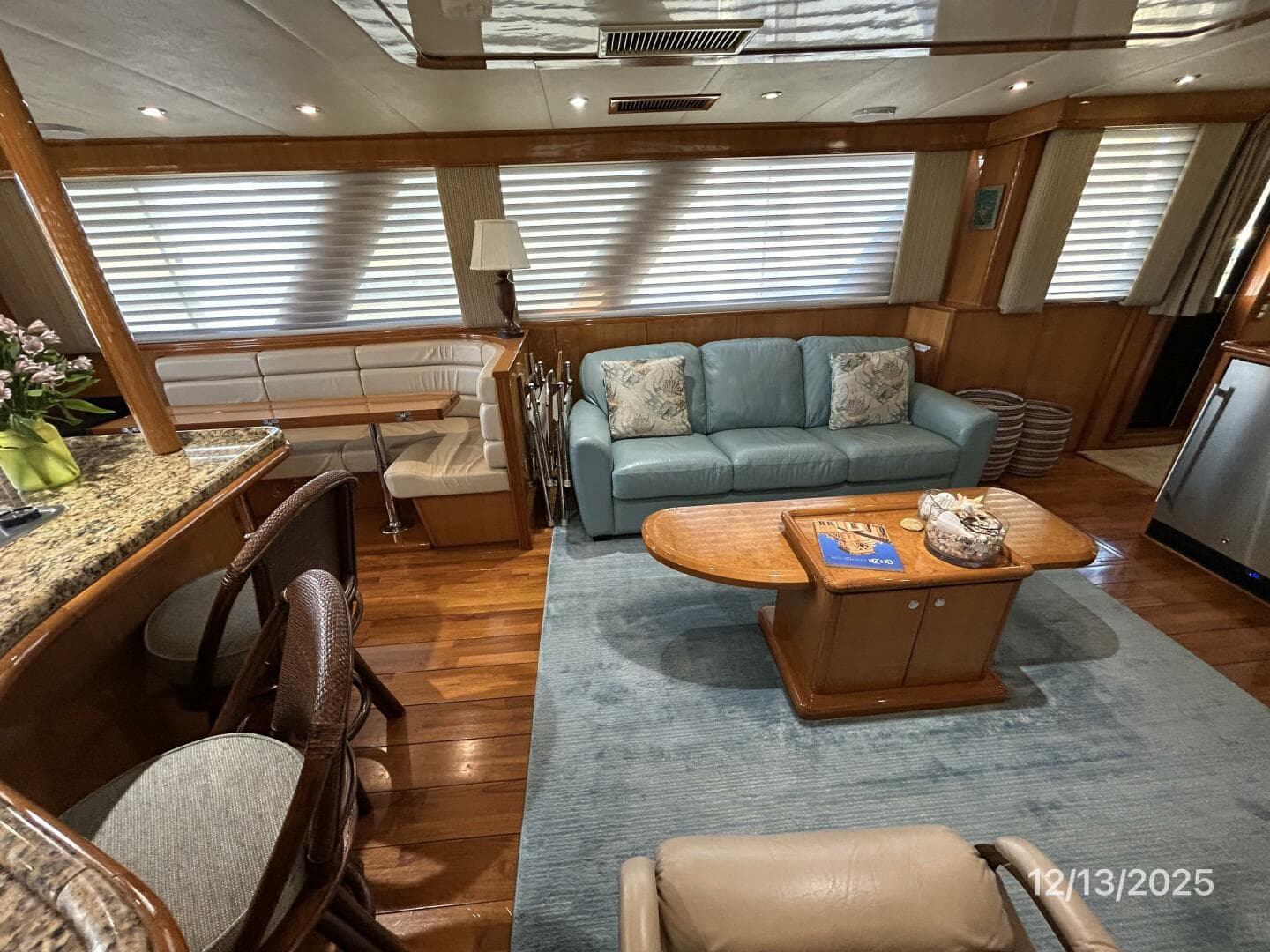60' Jefferson salon port