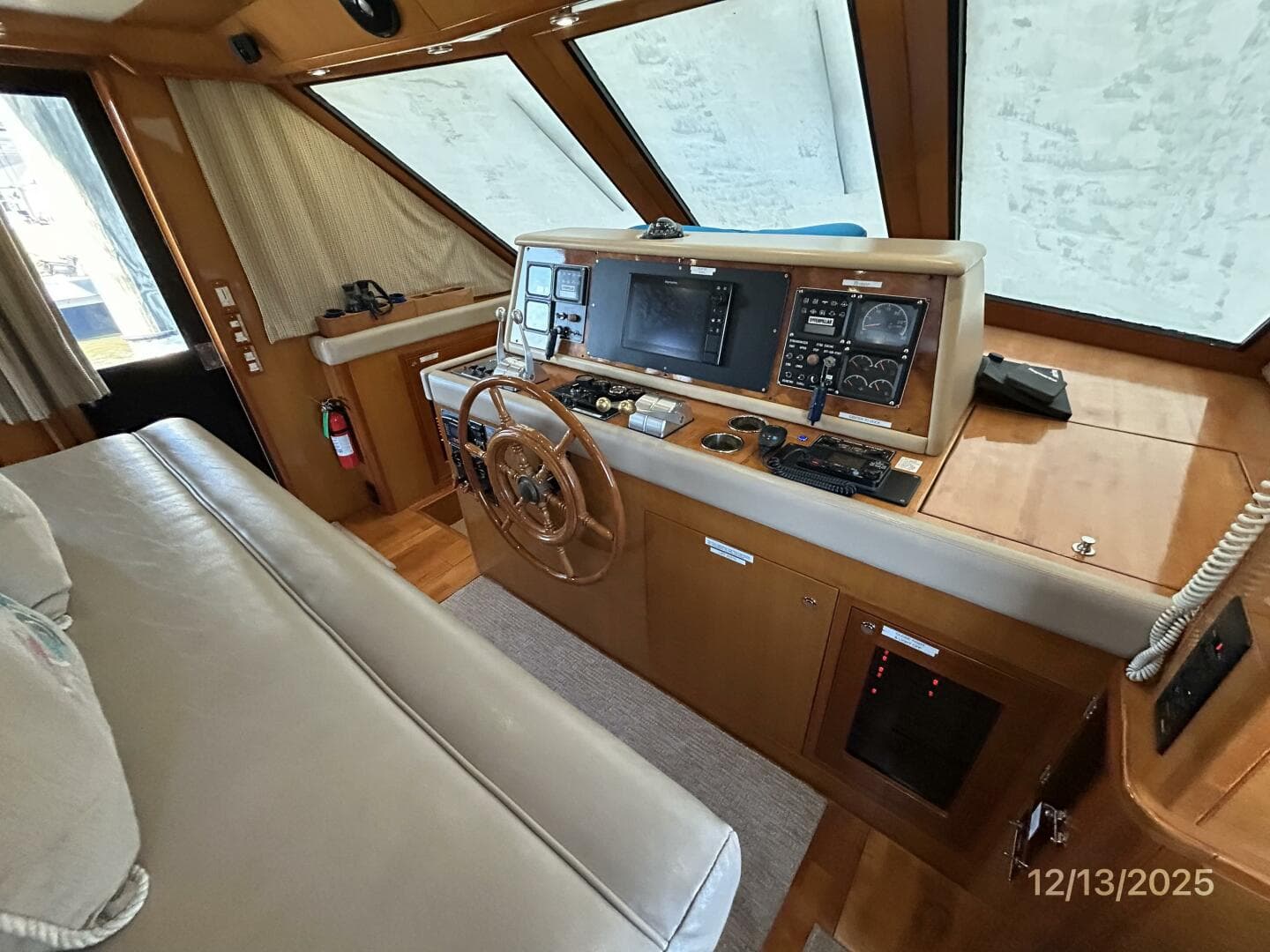 60' Jefferson pilothouse helm1