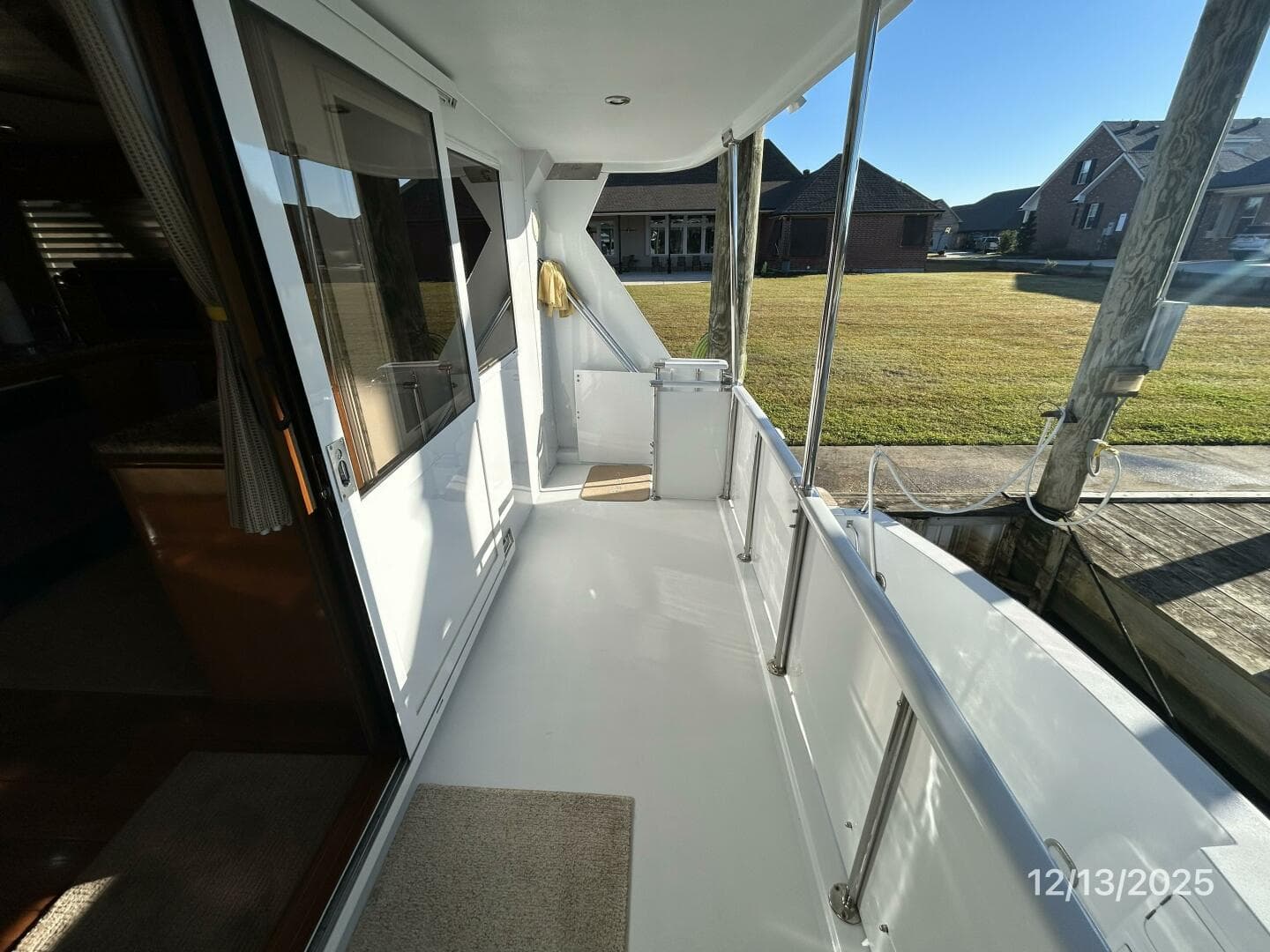 60' Jefferson aftdeck starboard