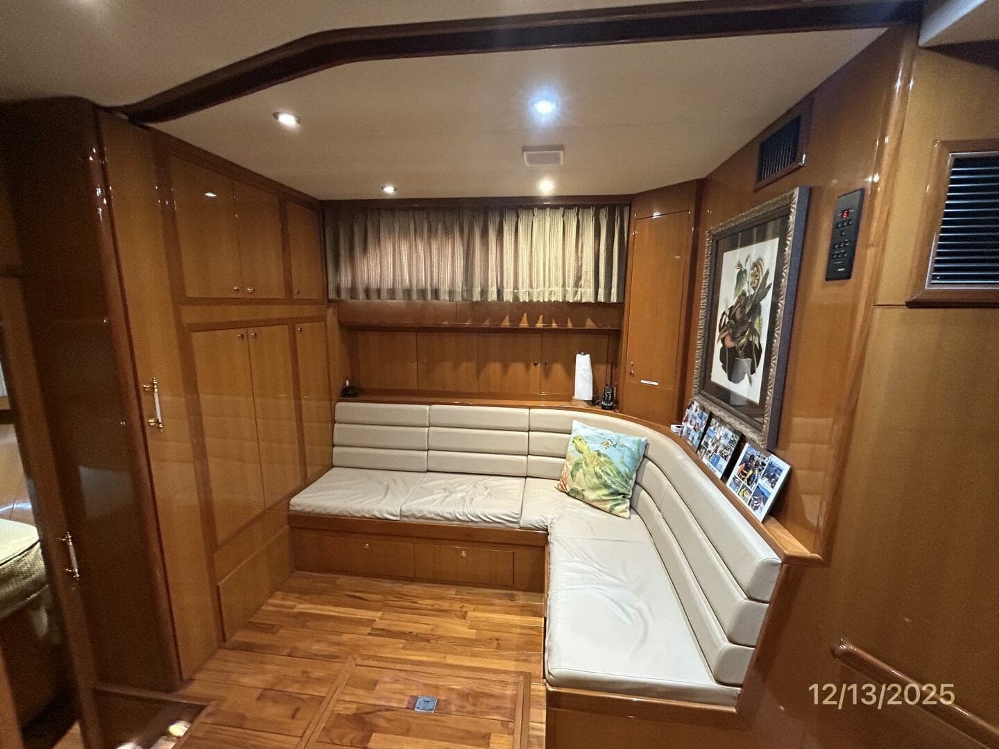 60' Jefferson office starboard