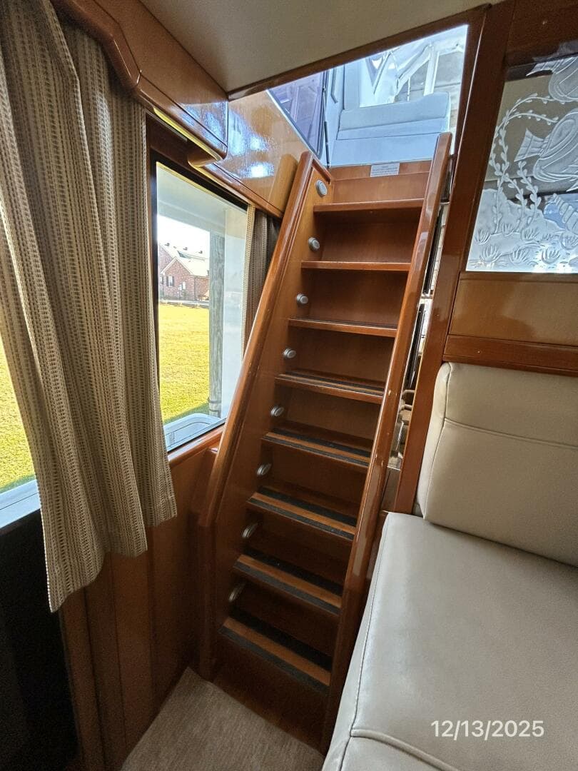 60' Jefferson pilothouse-flybridge stairs