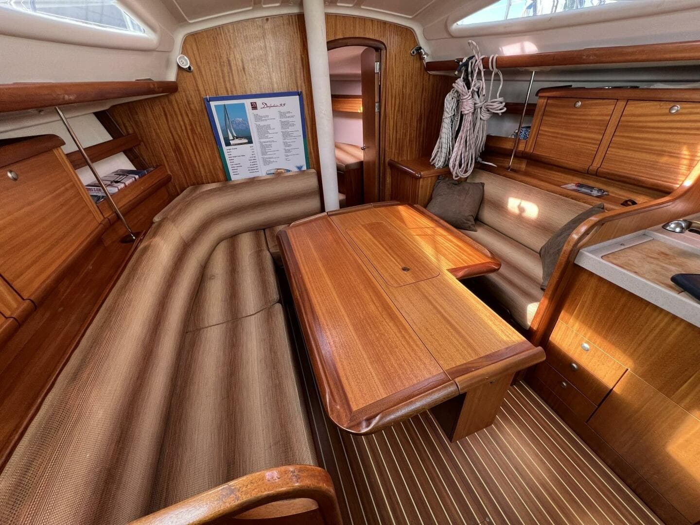 2007 Delphia 33 Sloop