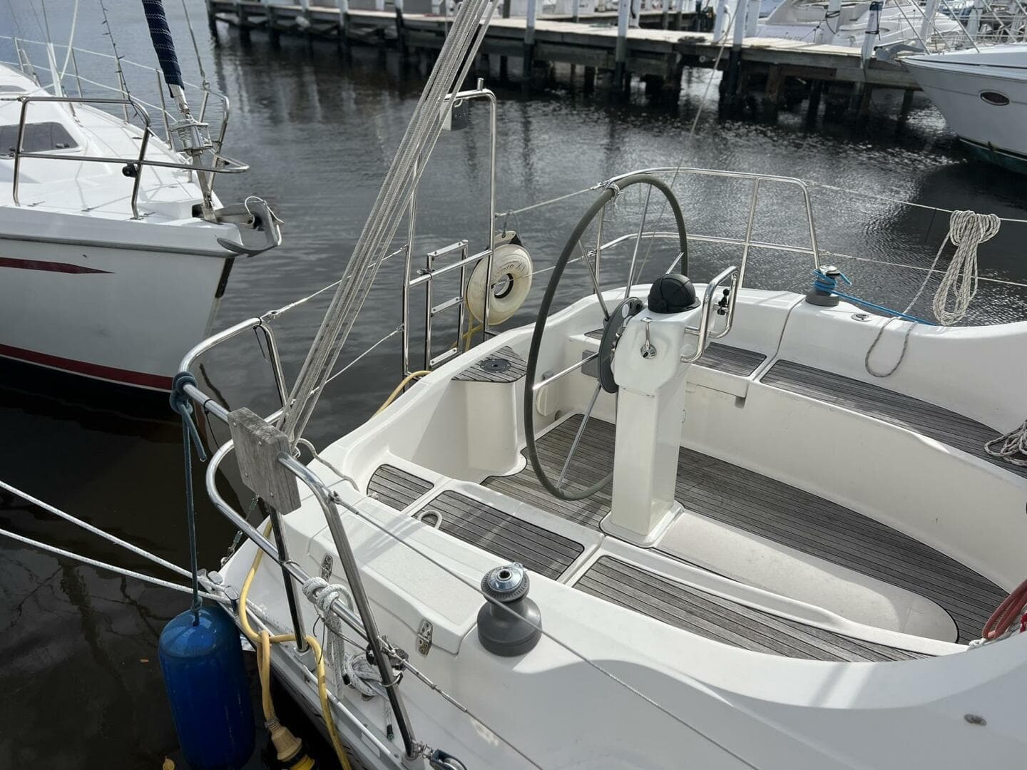 2007 Delphia 33 Sloop