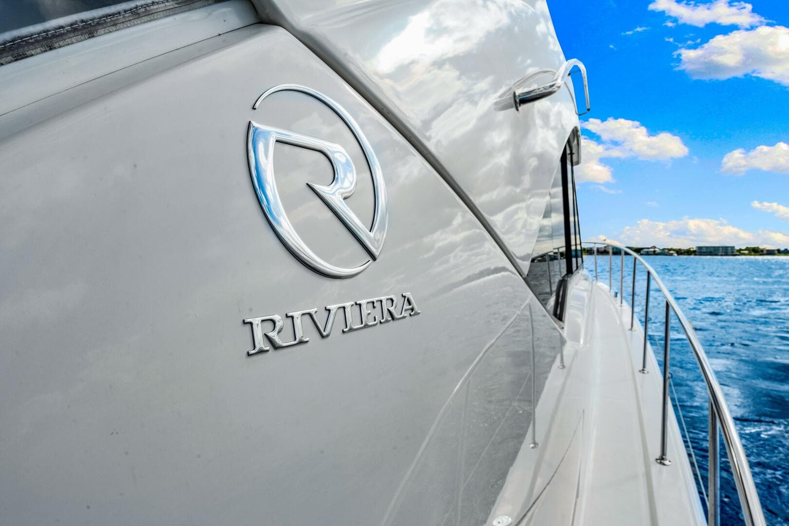 2015 Riviera 565 SUV