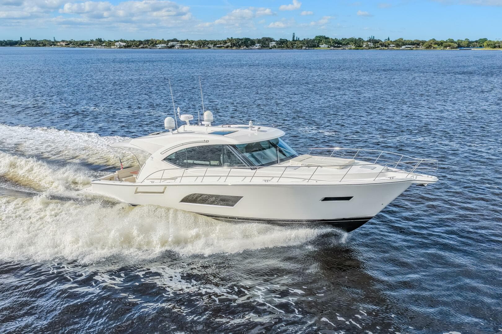 2015 Riviera 565 SUV