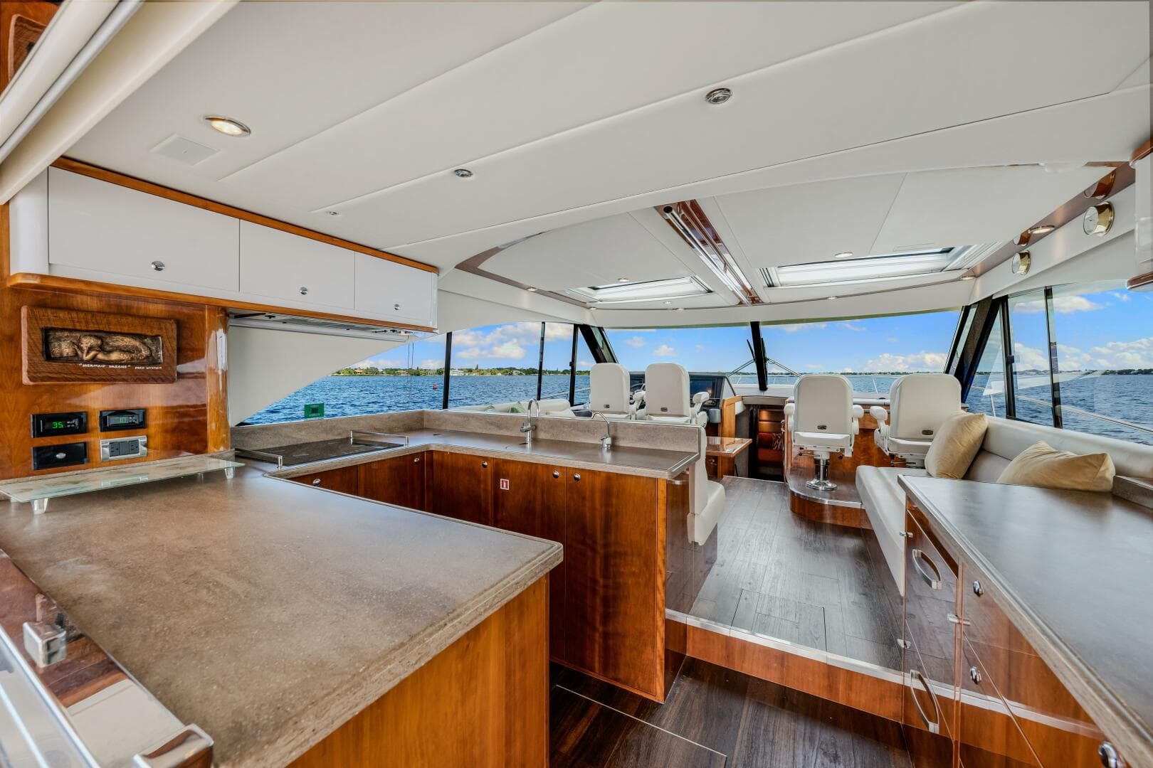 2015 Riviera 565 SUV