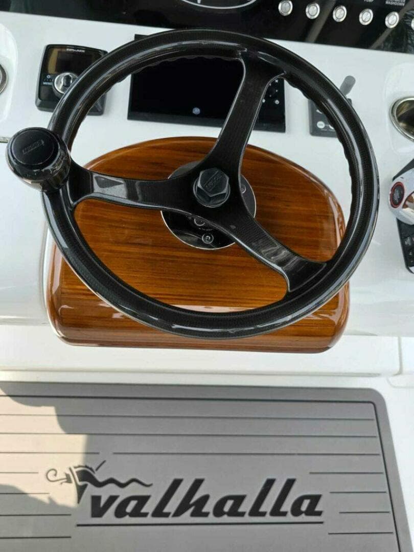 Valhalla 33 JUST ONE MORE - Exterior Helm