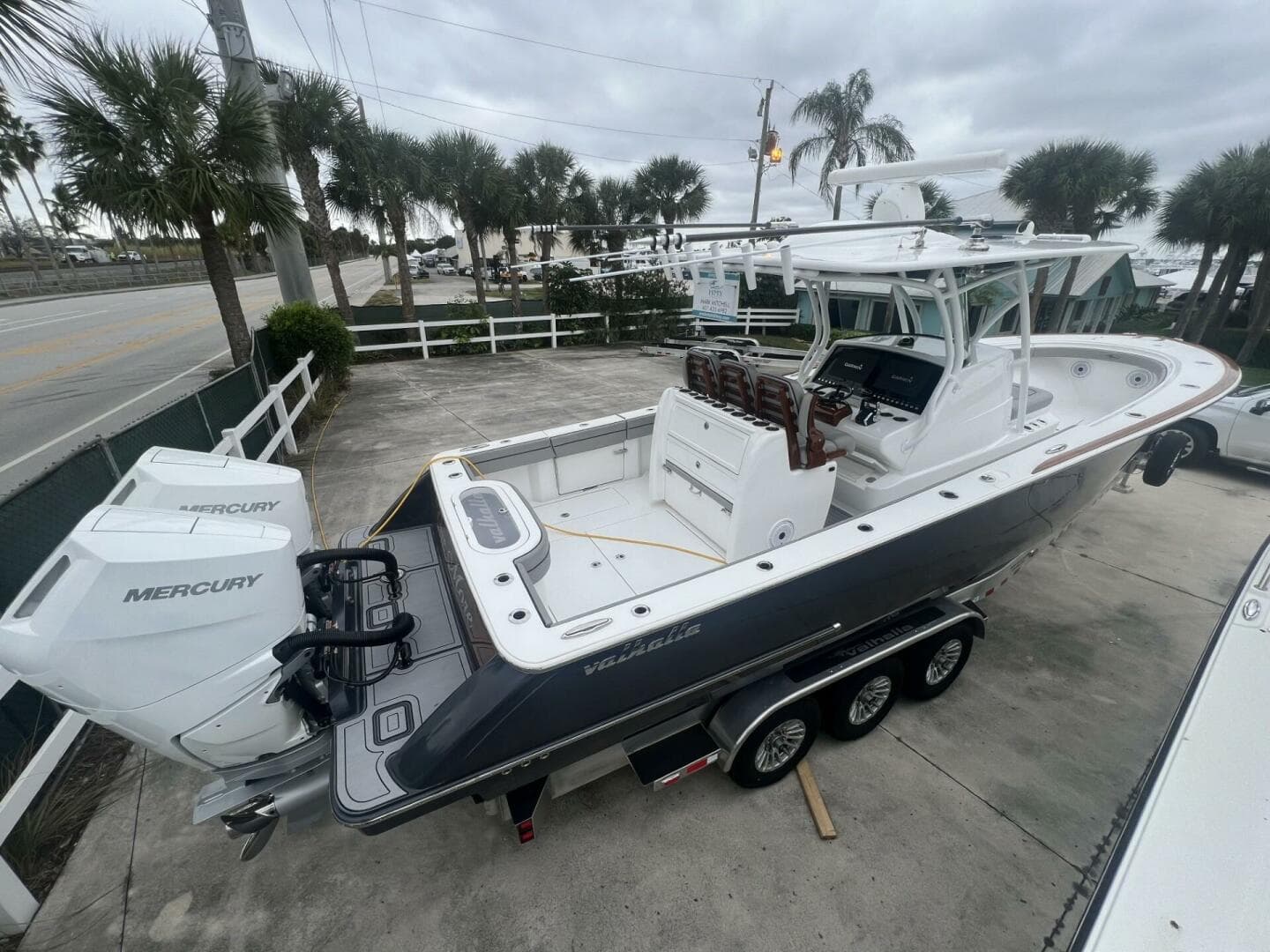 Valhalla 33 JUST ONE MORE - Exterior 