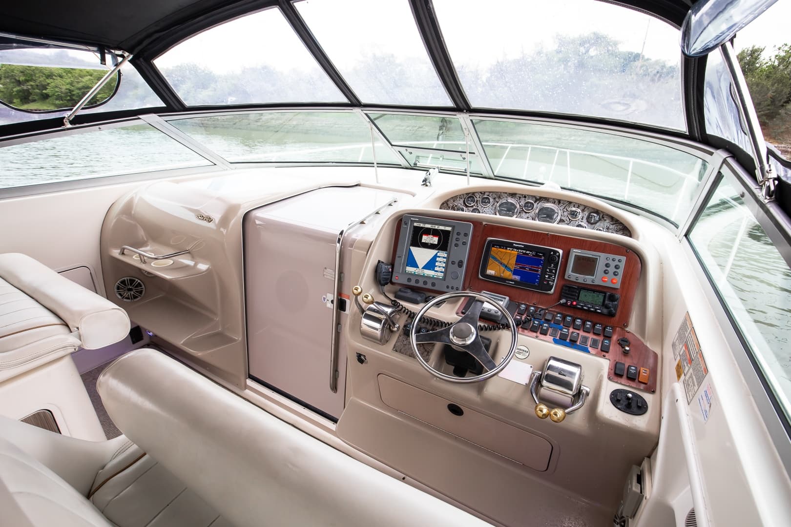 1998 Sea Ray 330 Express