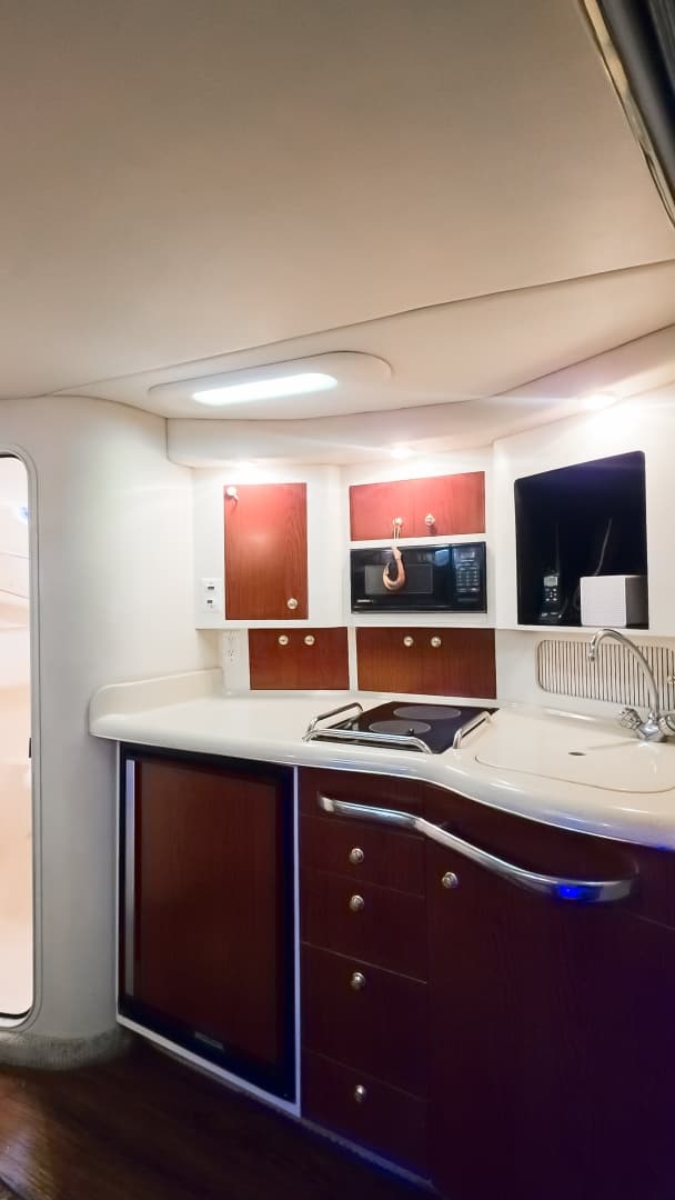1998 Sea Ray 330 Express