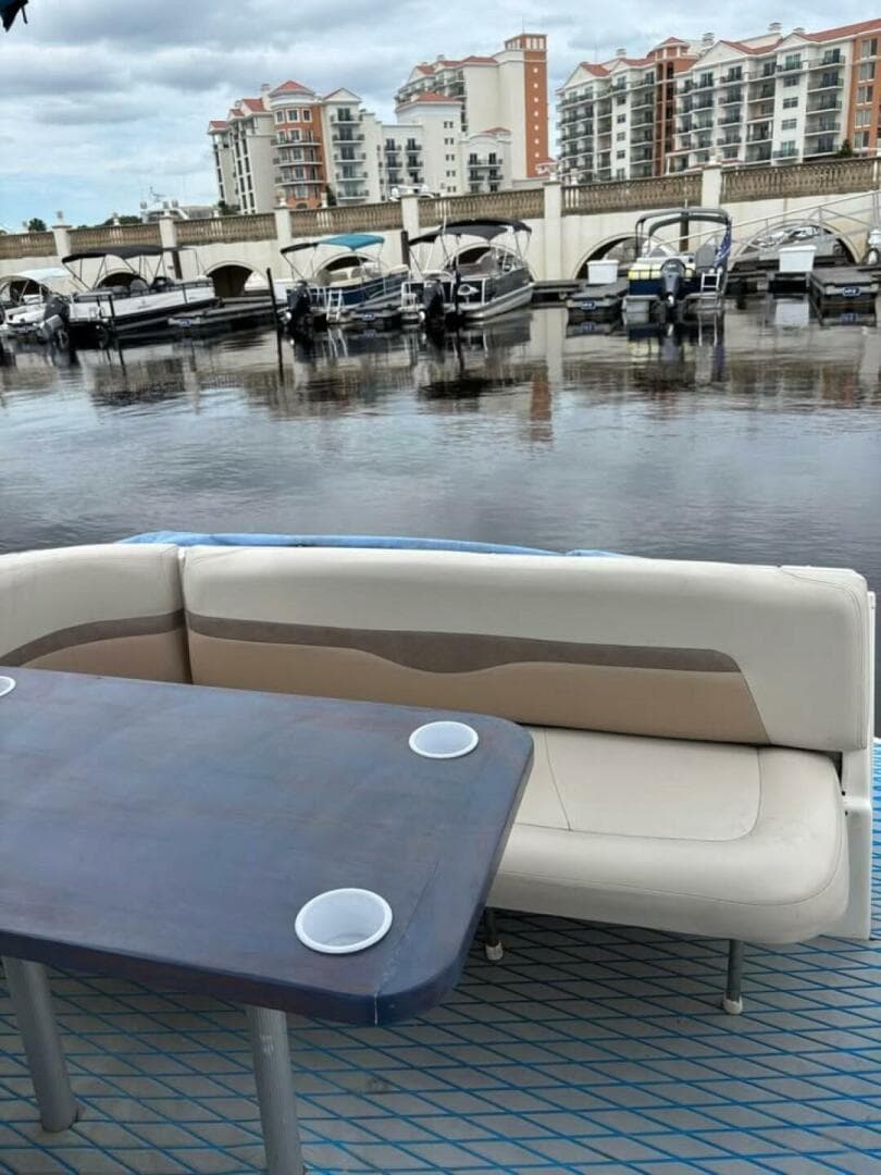 2005 Chaparral 290 Signature