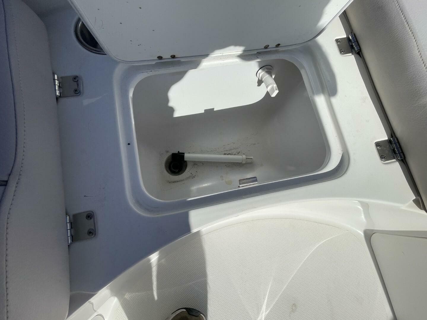 2917 Hurricane SunDeck Sport 202 OB