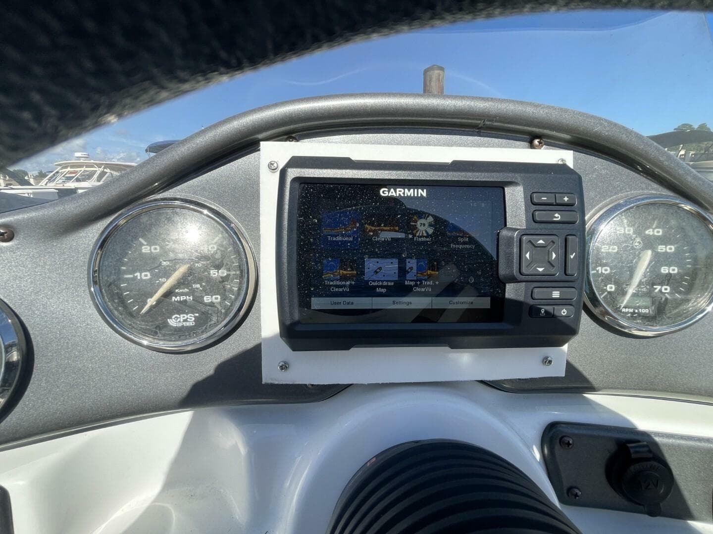 2917 Hurricane SunDeck Sport 202 OB