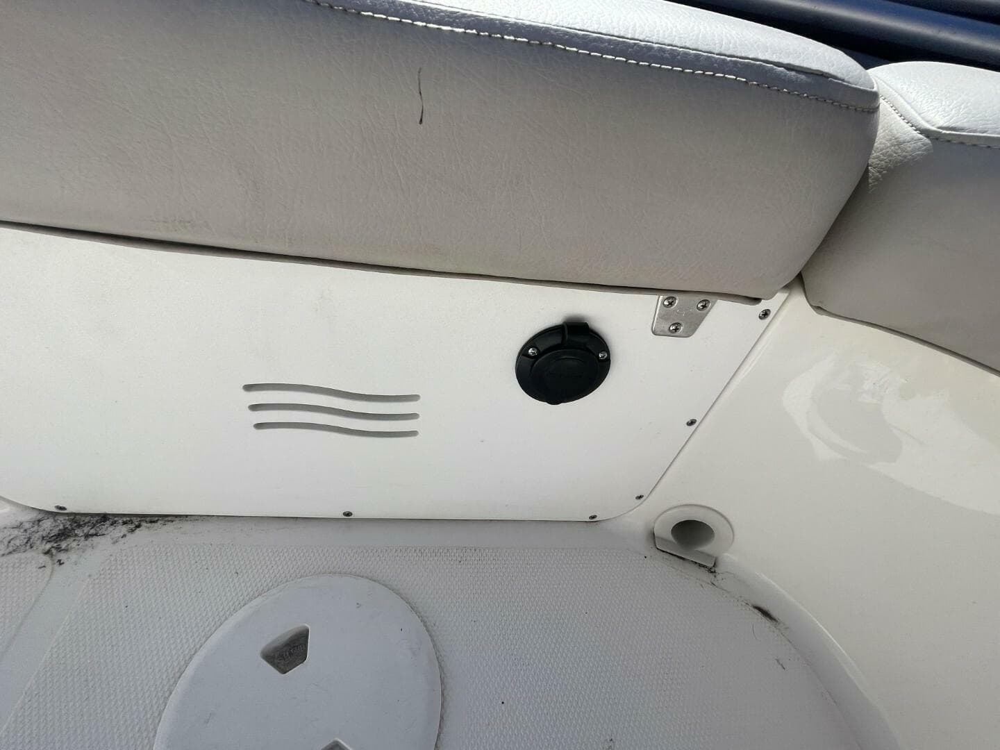 2917 Hurricane SunDeck Sport 202 OB