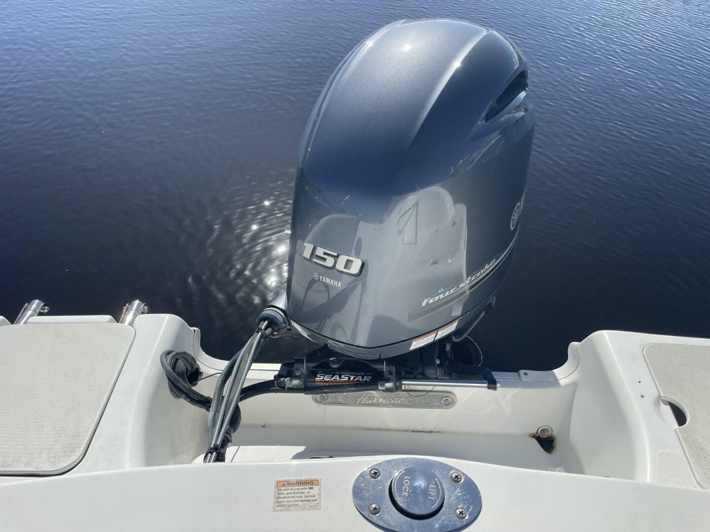 2917 Hurricane SunDeck Sport 202 OB