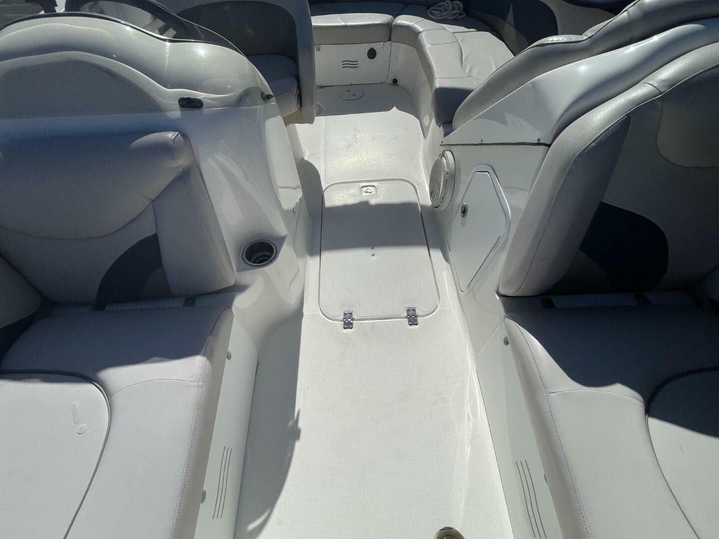 2917 Hurricane SunDeck Sport 202 OB