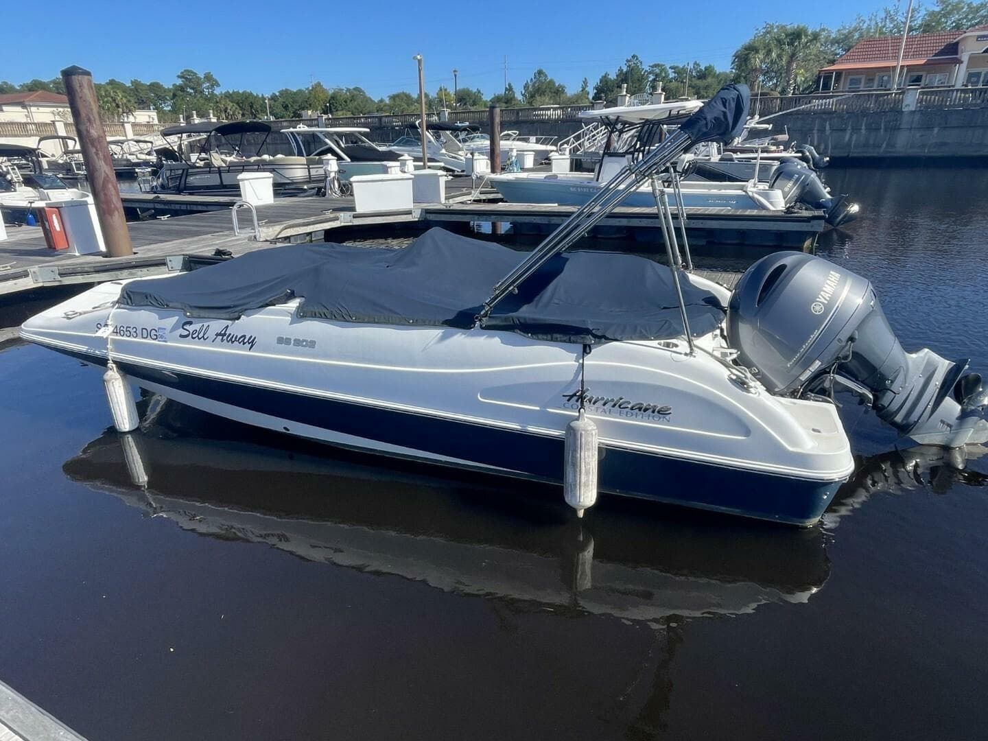 2917 Hurricane SunDeck Sport 202 OB