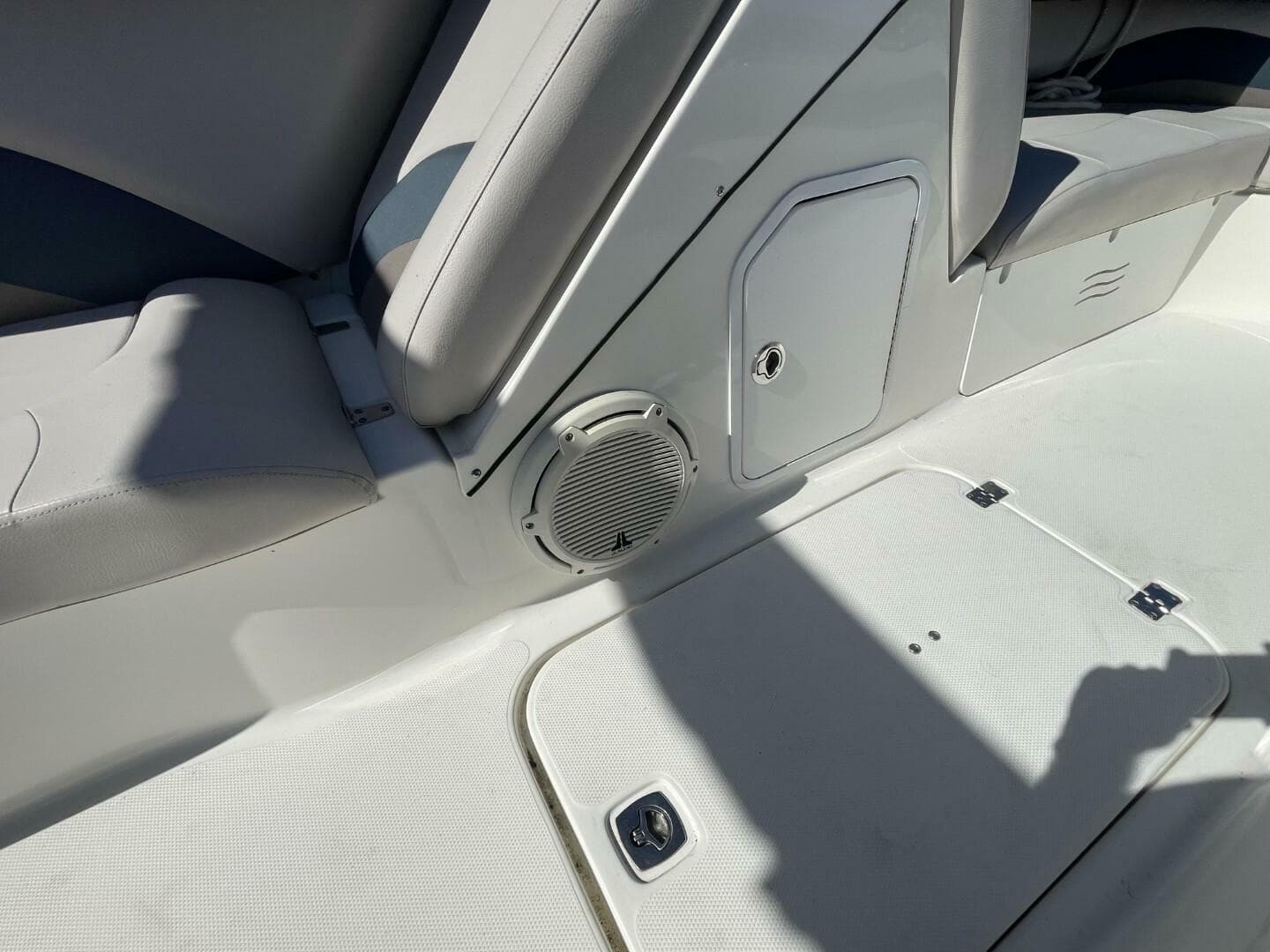 2917 Hurricane SunDeck Sport 202 OB