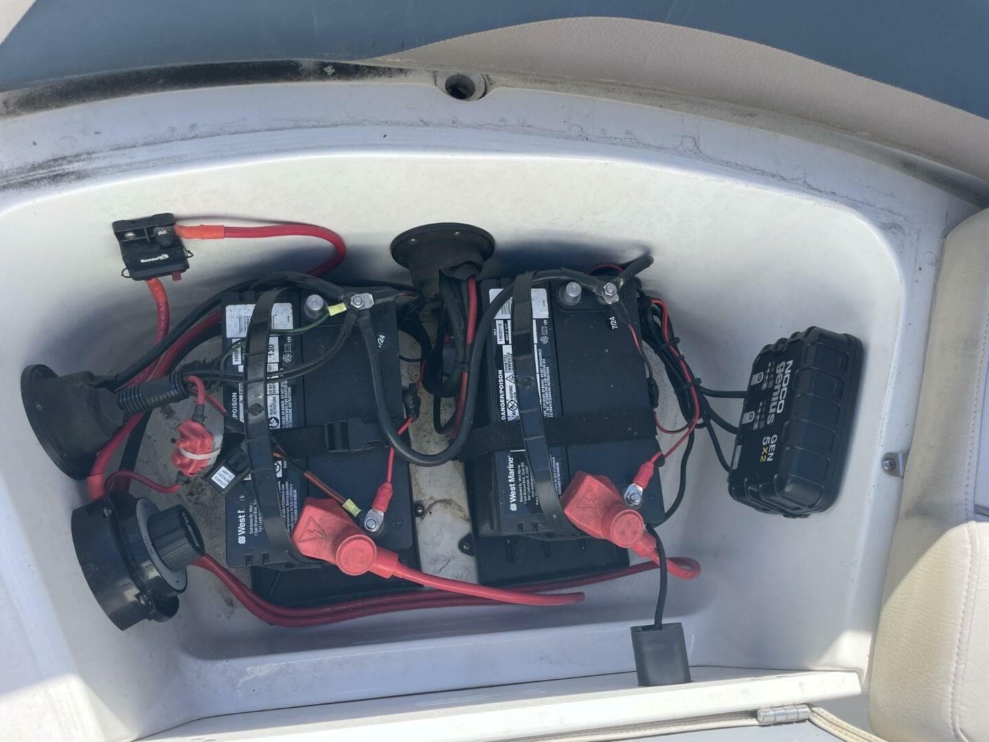 2917 Hurricane SunDeck Sport 202 OB