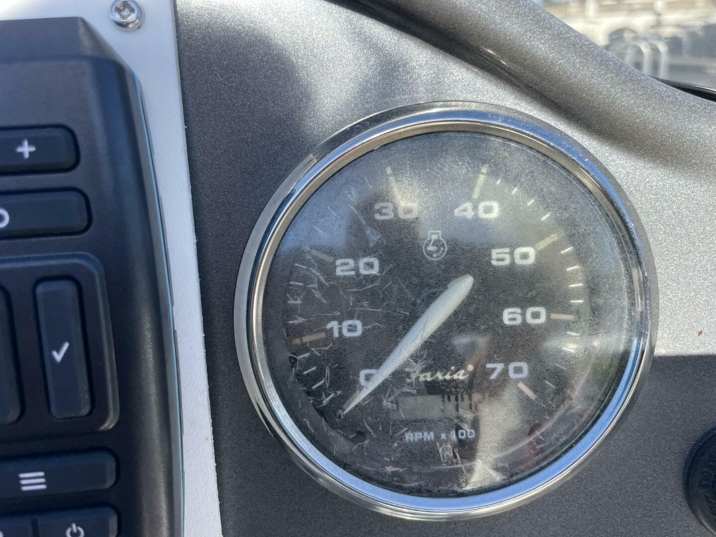 2917 Hurricane SunDeck Sport 202 OB