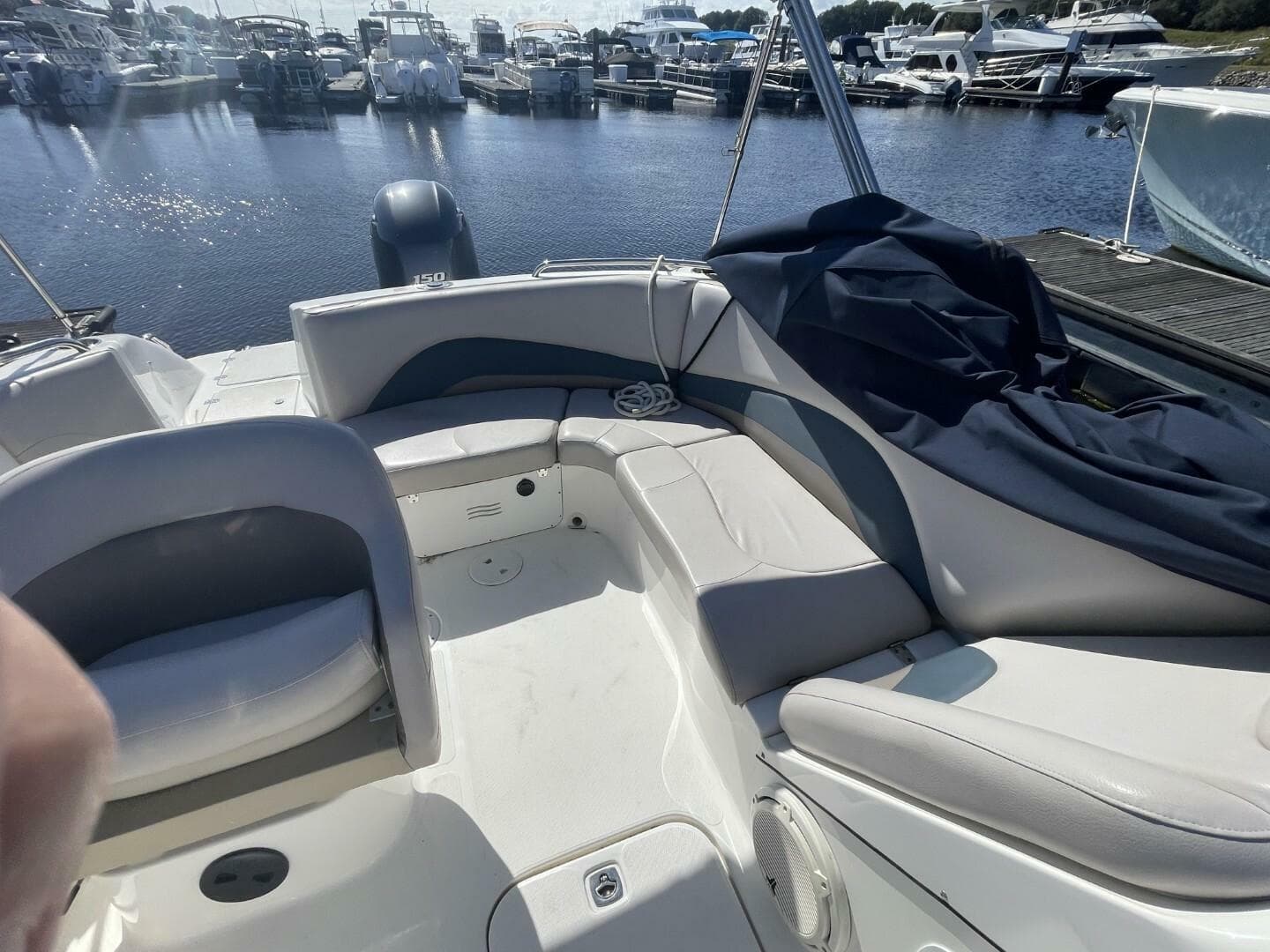 2917 Hurricane SunDeck Sport 202 OB
