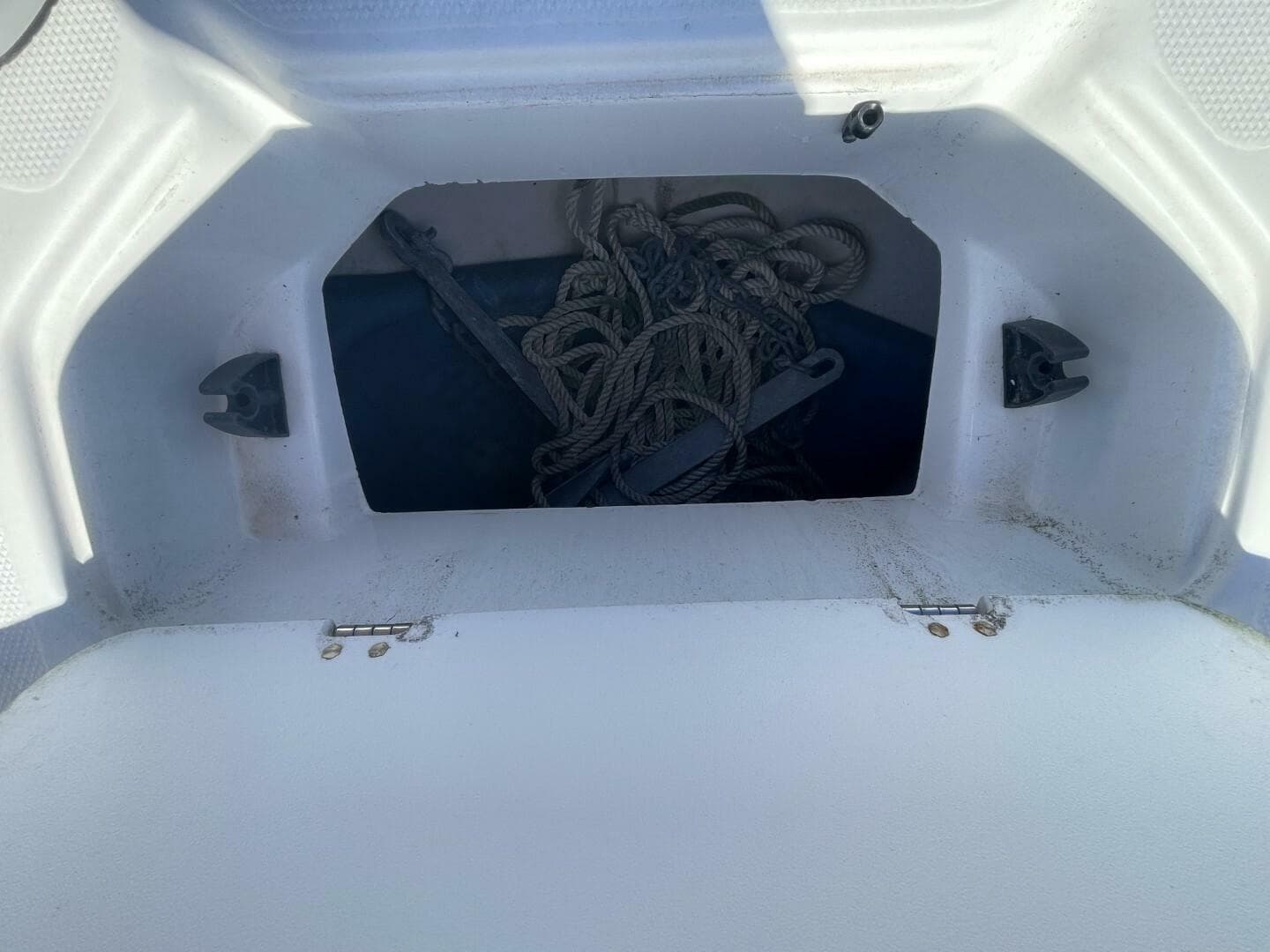 2917 Hurricane SunDeck Sport 202 OB