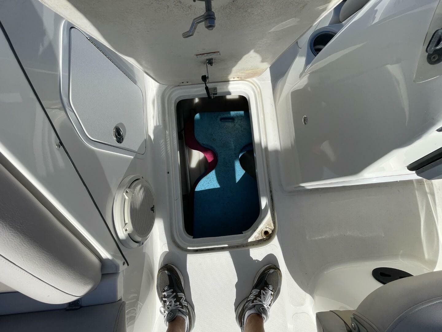 2917 Hurricane SunDeck Sport 202 OB