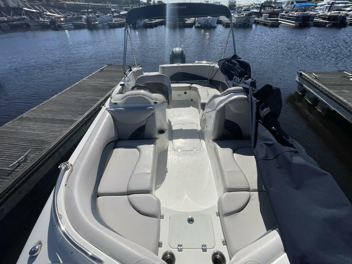 2917 Hurricane SunDeck Sport 202 OB
