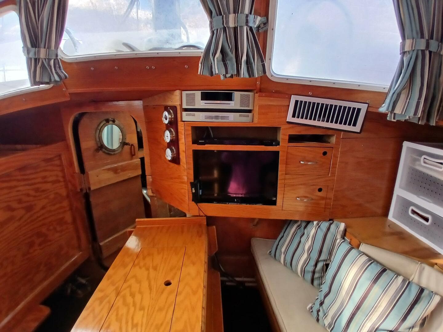 1976 Islander Freeport