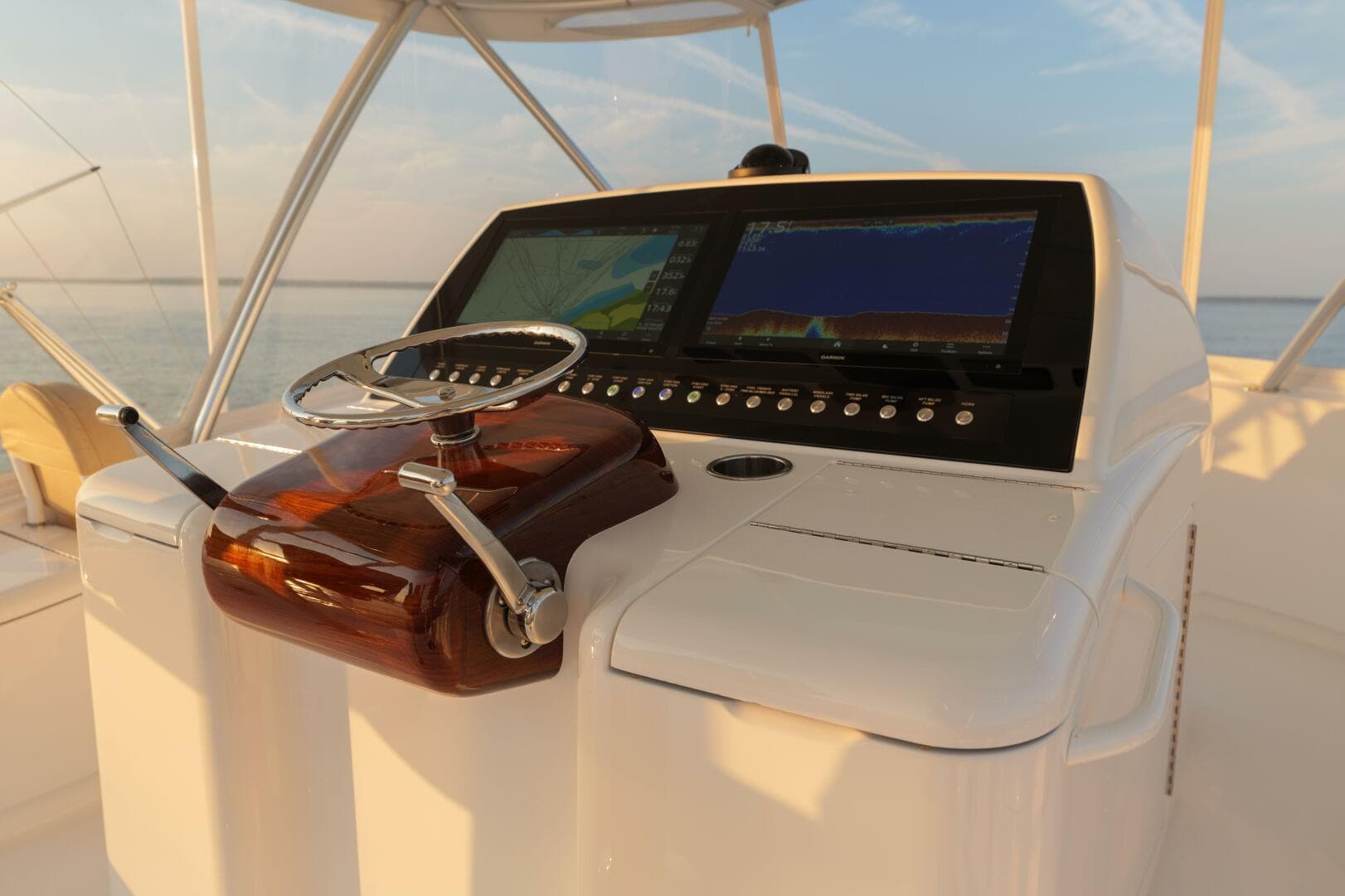 Viking 54 - Salty Dog -Flybridge Helm Station