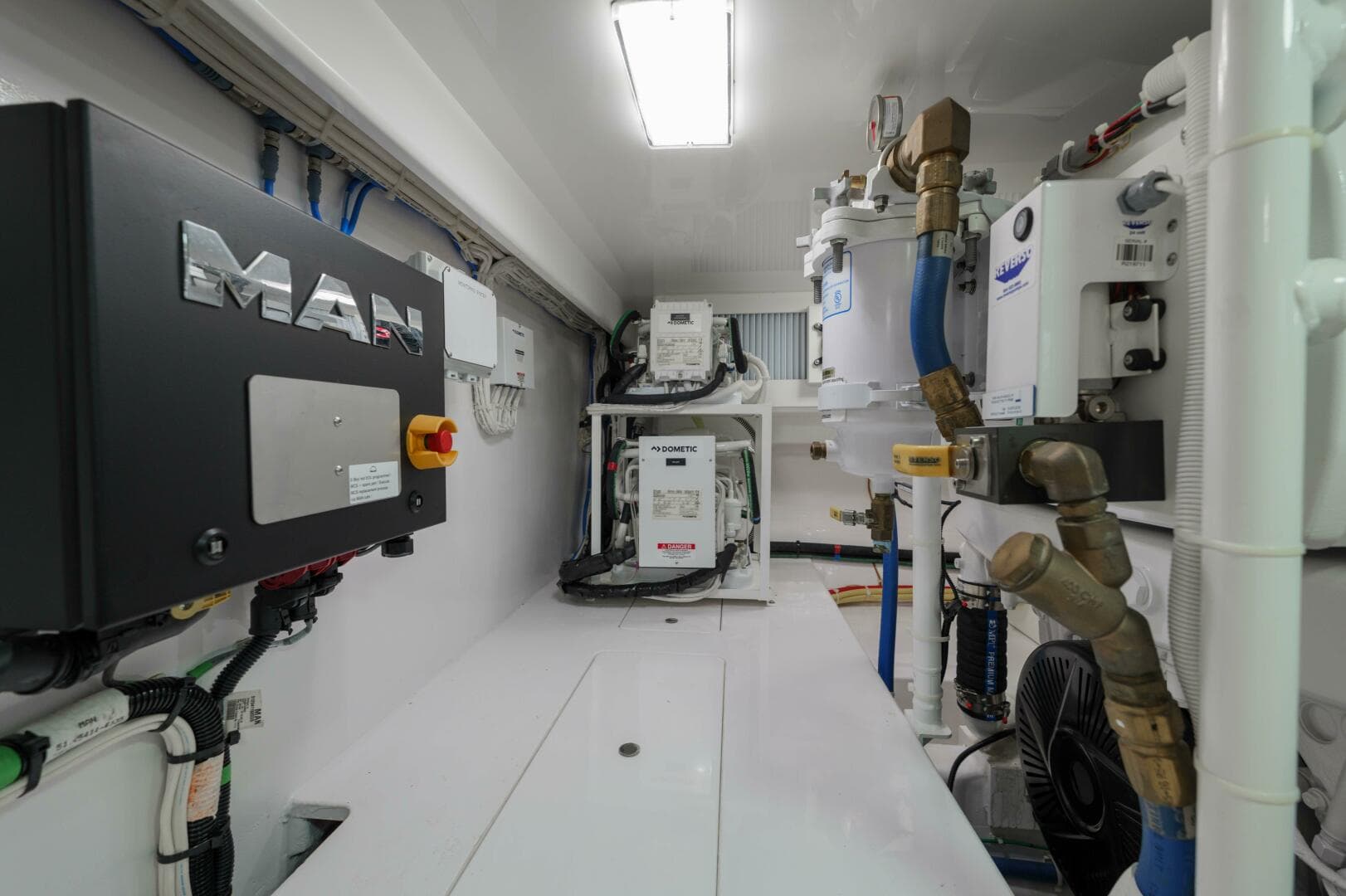 Viking 54 - Salty Dog -Engine Room