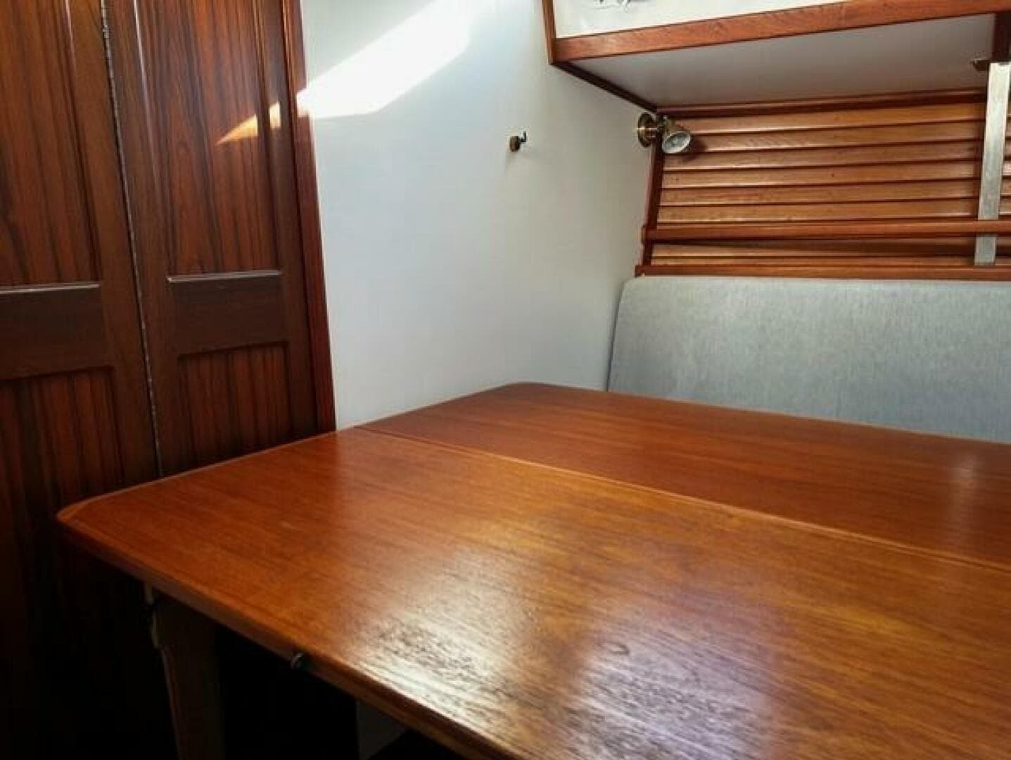 1986 Dickerson Tri-Cabin